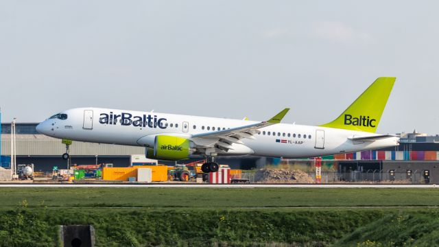 Airbus A220-300 (YL-AAP)