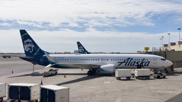 Boeing 737 MAX 9 (N953AK) - Parked at the gate at Honolulu.