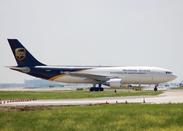 Airbus A300F4-600 (N129UP) - At DFW.