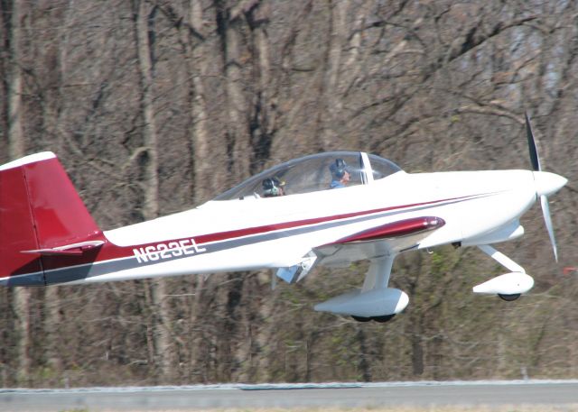 Vans RV-8 (N623EL) - About to youch down on 14 at the Downtown Shreveport airport.