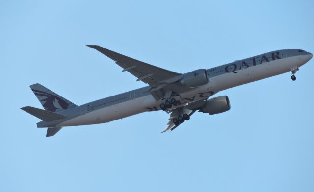 BOEING 777-300 (A7-BED) - Wheels are fully down, lining up with the runway, Feb. 2018.