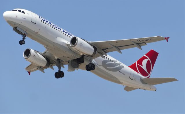 Airbus A320 (TC-JPT) - On departure RWY13 to Istanbul as TK1370