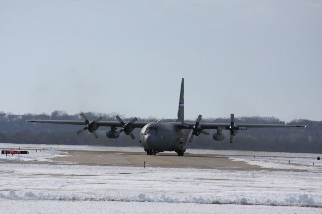 Lockheed C-130 Hercules (JETRACN) - USAF C-130H FROM THE 166TH AIRLIFT WING DELEWARE ANG  AT ROSECRANS MEMORIAL AIRPORT ST JOE MO JUST LANDED AND WAS TURING TOO GO ON THE  TAXI WAY