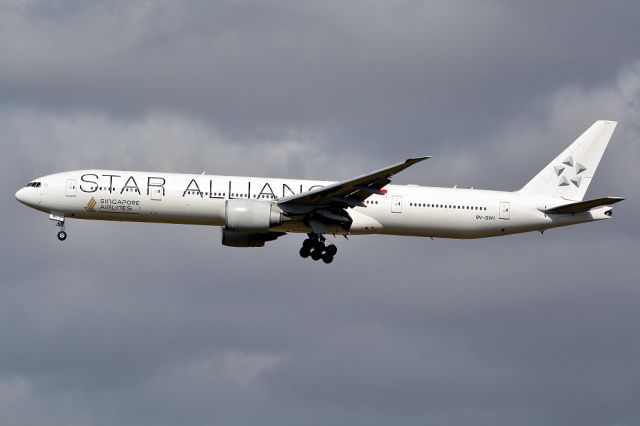 BOEING 777-300 (9V-SWI)