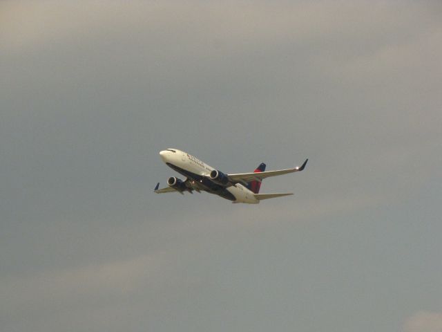 Boeing 737-700 (N306DQ)