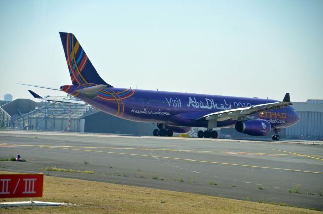 Airbus A330-300 (A6-AFA)