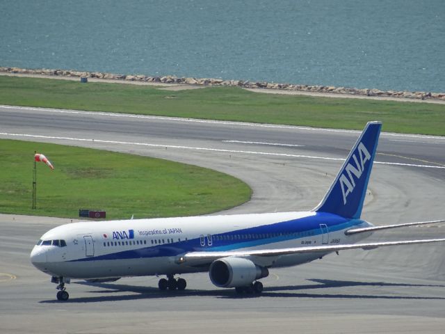 BOEING 767-300 (JA615A)