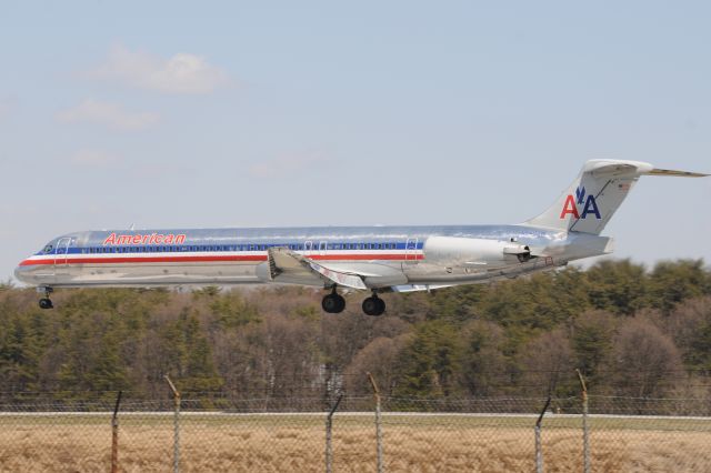 McDonnell Douglas MD-83 (N940TW)