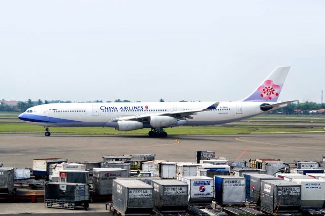 Airbus A340-300 (B-18801)