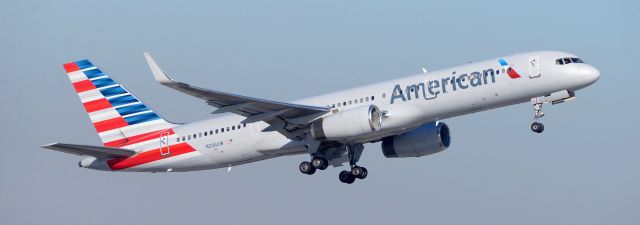 Boeing 757-200 (N206UW) - phoenix sky harbor international airport 13DEC19