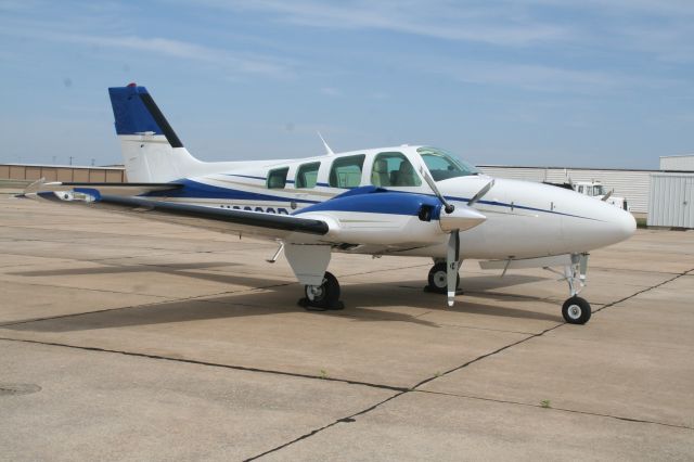 Beechcraft Baron (58) (N2333B) - AT WILEY POST AIRPORT