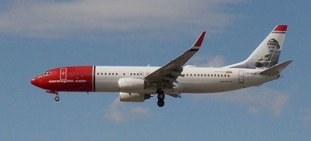 Boeing 737-700 (LN-DYA)