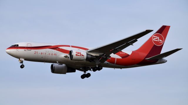 BOEING 767-200 (N999YV) - One of two 21-Air 767s landing at Philadelphia International Airport on December 14th, 2016.