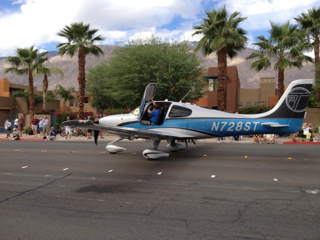 Cirrus SR-22 (N728ST) - AOPA Parade of Planes - Palm Springs