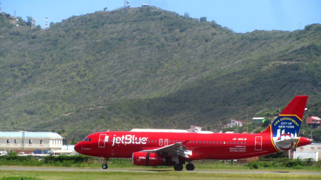 Airbus A320 (N615JB)