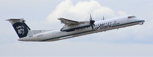 de Havilland Dash 8-400 (N423QX)