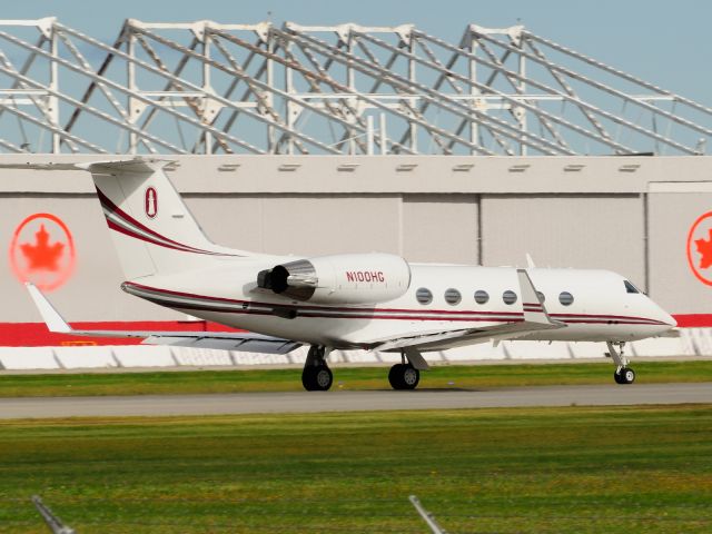 Gulfstream Aerospace Gulfstream V (N100HG) - Departing Rwy 06R.