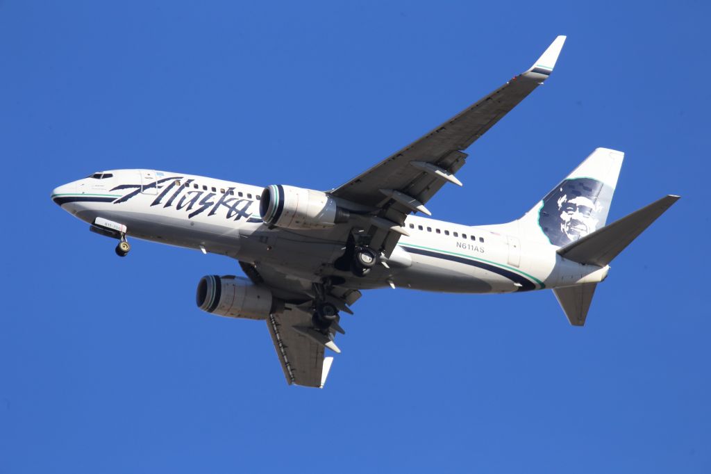 Boeing 737-700 (N611AS)