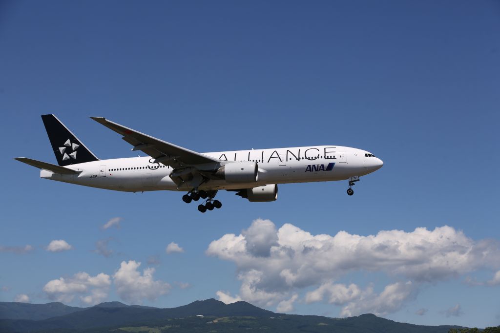 Boeing 777-200 (JA711A) - 11 August 2016:HND-HKD.