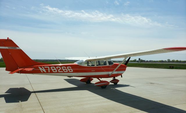 Cessna Skyhawk (N78266)