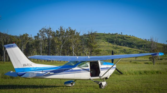 Cessna Skylane (VH-FOW)