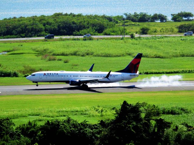 Boeing 737-900 (N836DN)