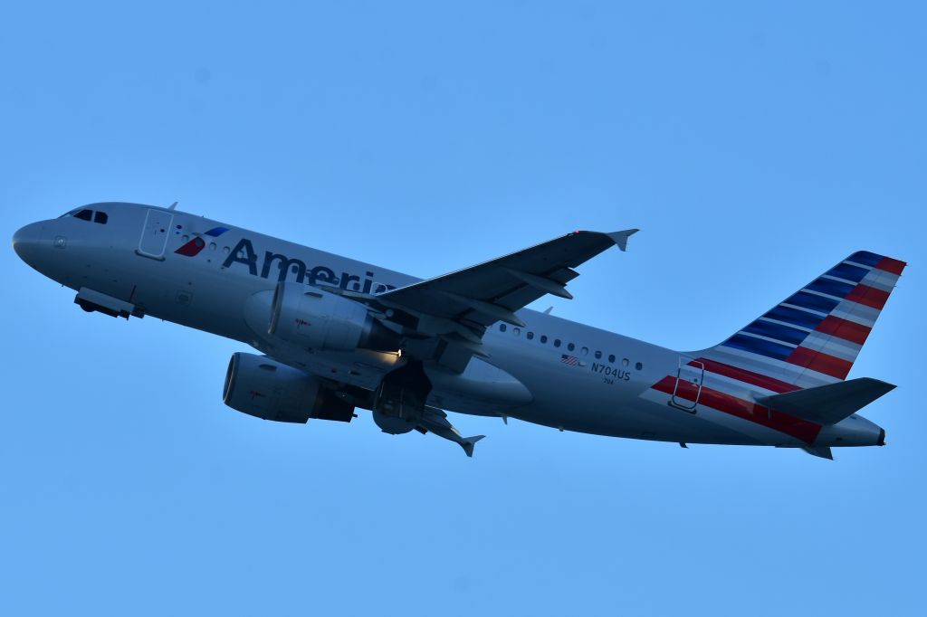 Airbus A319 (N704US)