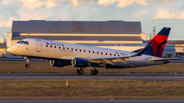 Embraer 175 (N240SY) - SKW3677 from MSP touches down on a colorful evening.  