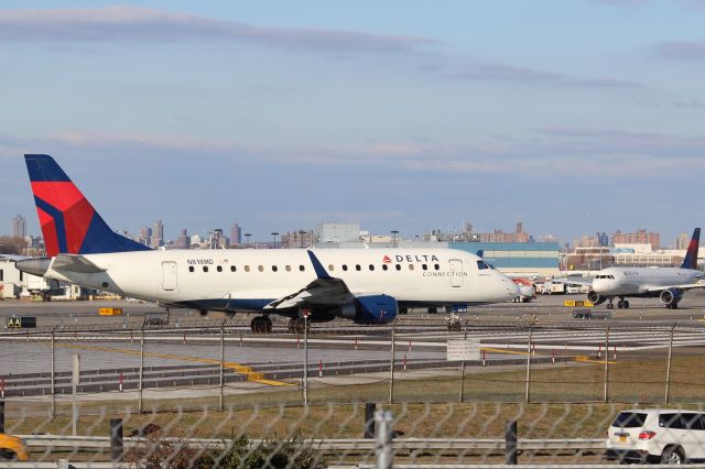 Embraer 170/175 (N818MD) - New York LaGuardia (LGA). Delta Connection/Republic Airline flight DL/YX5971 taxis for departure to Chicago O’Hare (ORD).br /Taken from Planeview Park, 23rd Avenue at the end of Runway 4/22br /2017 12 01 - a rel=nofollow href=http://alphayankee.smugmug.com/https://alphayankee.smugmug.com//a