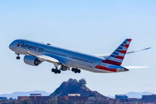 Boeing 787-9 Dreamliner (N820AL) - An American Airlines 787-9 taking off from PHX on 2/10/23 during the Super Bowl rush. Taken with a Canon R7 and Canon EF 100-400 II L lens.