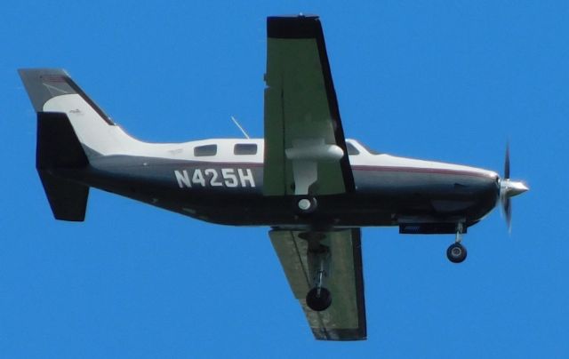 Piper Malibu Mirage (N425H) - N425H on approach to CVO 28th April 2020.