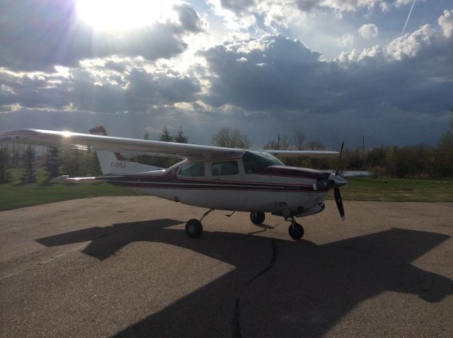 Cessna Centurion (C-GPLS)
