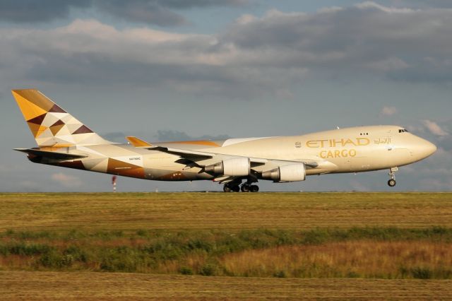 Boeing 747-400 (N476MC)