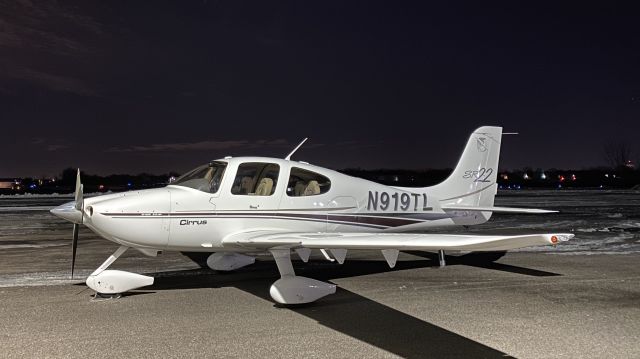 Cirrus SR-22 (N919TL) - Freshly signed off after Cirrus Embark training