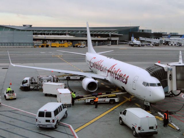 Boeing 737-800 (9Y-SXM)