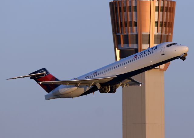 Boeing 717-200 (N980AT)