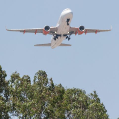 Airbus A320 —