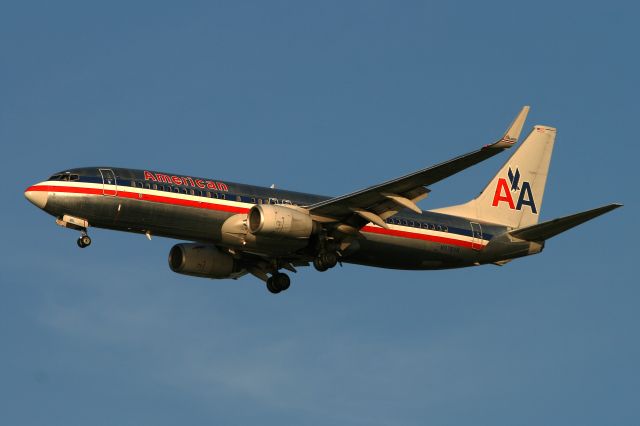 Boeing 737-800 (N978AN)