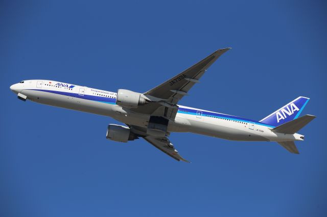 BOEING 777-300ER (JA733A)