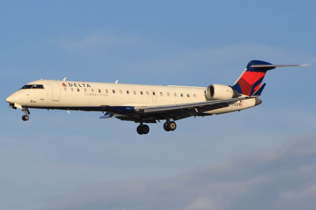 Canadair Regional Jet CRJ-700 (N617QX)