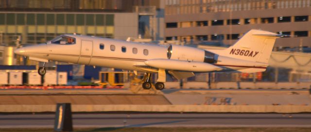 Learjet 35 (N360AY)
