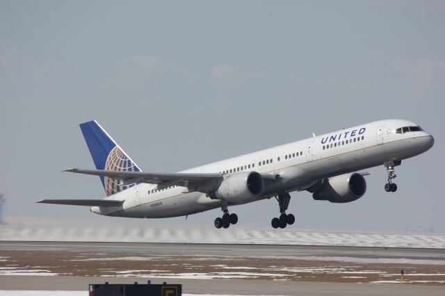 Boeing 757-200 (N568UA) - Taking off on 34R