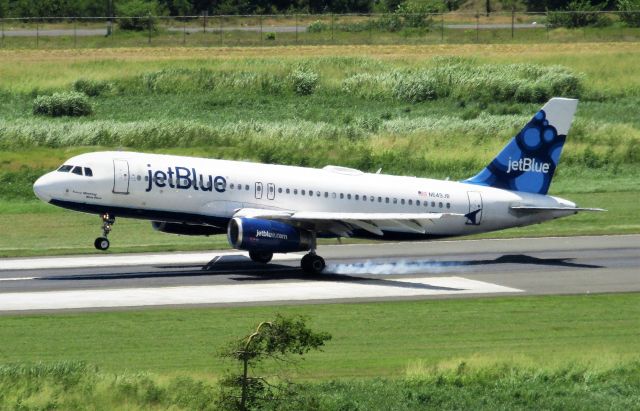 Airbus A320 (N649JB)