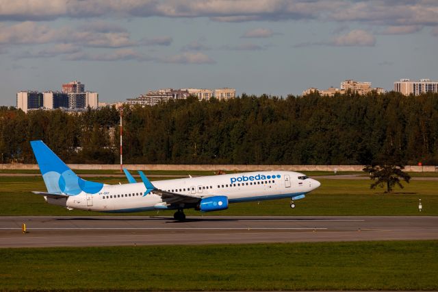 Boeing 737-700 (VP-BQY)