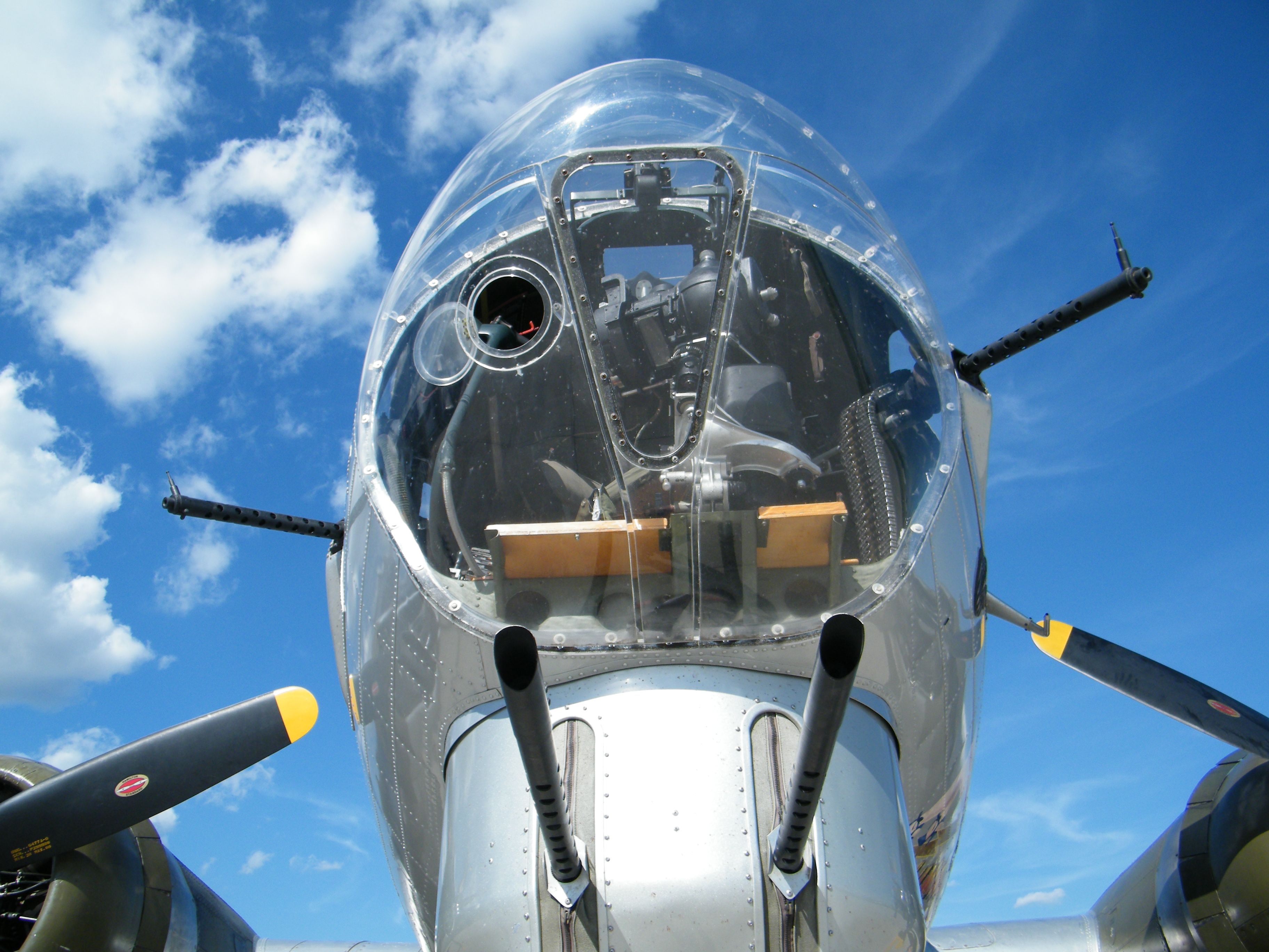 Boeing B-17 Flying Fortress (N5017N)