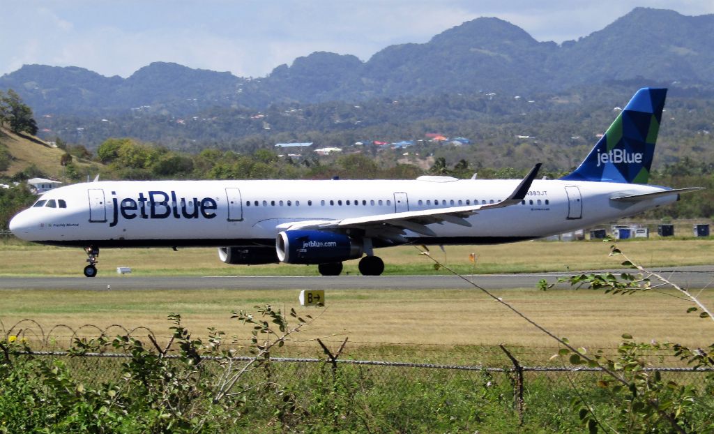 Airbus A321 (N989JT)