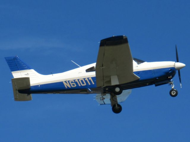 Piper Cherokee Arrow (N61011)