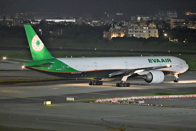 BOEING 777-300ER (B-16737)