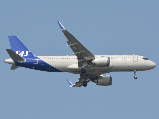 Airbus A320neo (EI-SCC) - Kongelundsfortet RWY04L