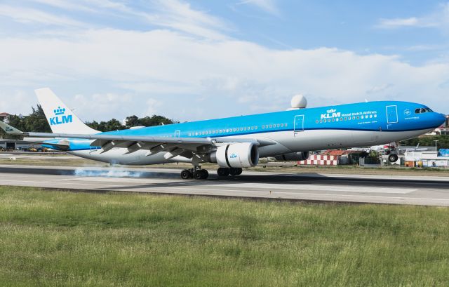 Airbus A330-300 (PH-AKE)